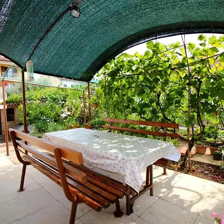 Apartment Aurora Mit Gartengrill, Klimatisiert Porec
